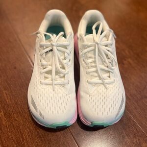 Women's Altra Via Olympus size 7 in Orchid